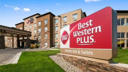 Best Western Plus Service Inn  Suites Отели рядом с достопримечательностью «Летбриджський університет»