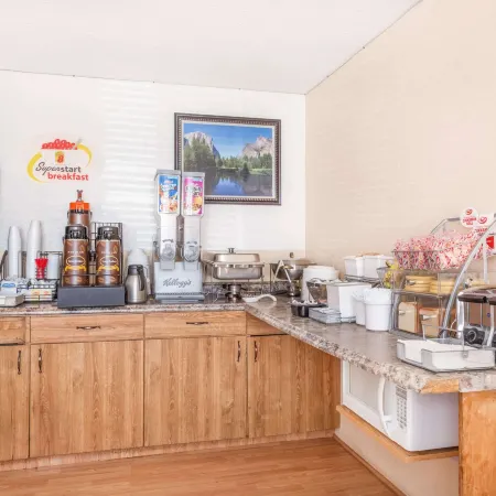 Super 8 by Wyndham Montgomery Maybrook