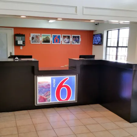 Motel 6 Palestine, TX