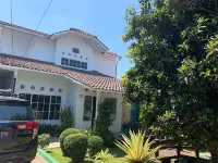 Villa Asri Kuningan Hotels in Kuningan