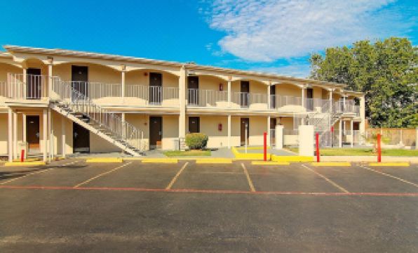 Days Inn by Wyndham Market Center Dallas Love Field