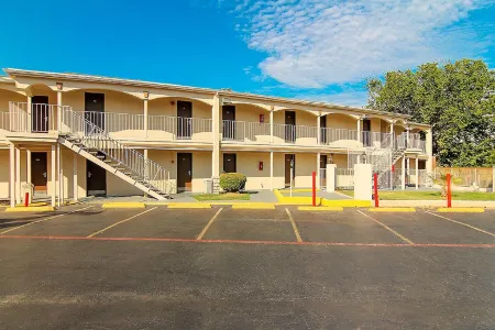 Days Inn by Wyndham Market Center Dallas Love Field