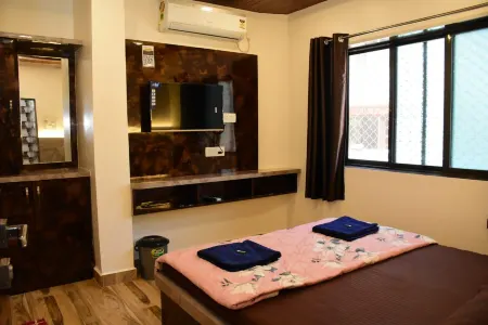 Suyog Hotel Отели в г. Матеран