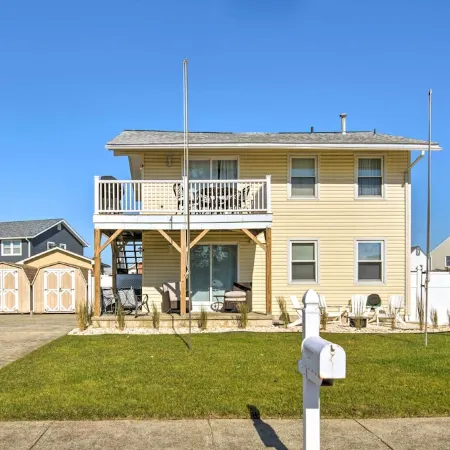 Coastal Brigantine Retreat - Walk to Beach!