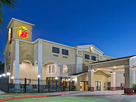 Red Lion Inn & Suites IAH Airport East
