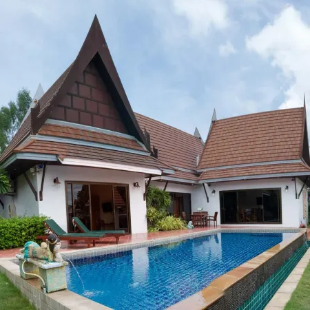 VIP Chain Resort Pool Villa