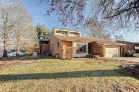 Spacious Tranquility with Private Pool 4 Bedroom Home by Redawning
