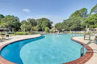Charming Cottage Near Golf Courses & Marsh Walk!