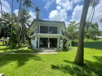 Casa Smeralda Hotels in Dikwella