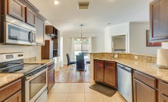 Charming Leesburg Getaway w/ Screened Porch!