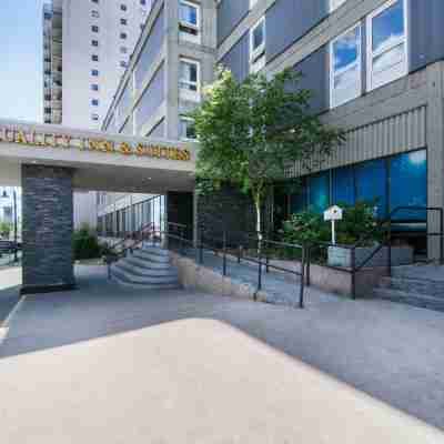 クオリティ イン & スイーツ イエローナイフ Hotel Exterior