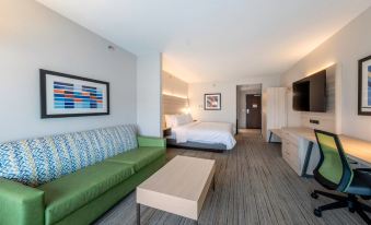 Holiday Inn Express & Suites Staunton