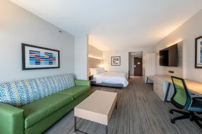 Holiday Inn Express & Suites Staunton