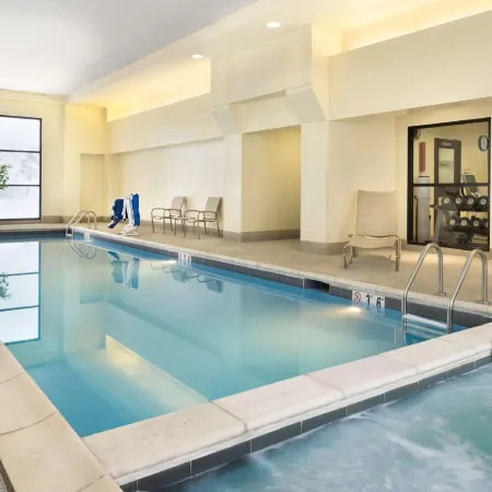 DoubleTree by Hilton Hotel Milwaukee - Brookfield