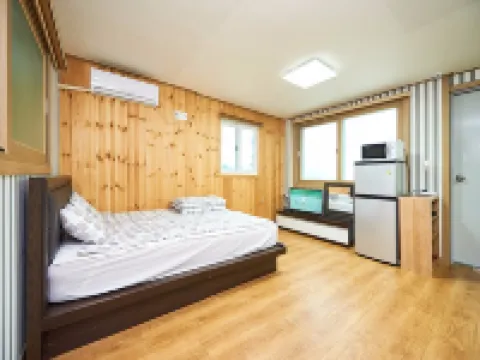 Yeosu Dolsan Healing Pension Hotels near Hyangiram Hermitage