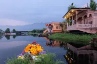 Houseboat New Golden Flower