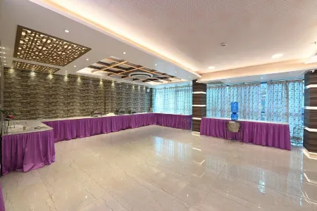 Hotel Pal Paradise Отели в г. Лакхнау