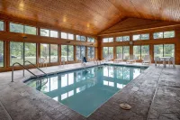 Days Inn & Suites by Wyndham Madison Hotels in Monona