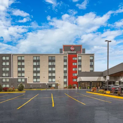 Best Western Plus Toronto North York Hotel & Suites Hotels near Aviva Centre