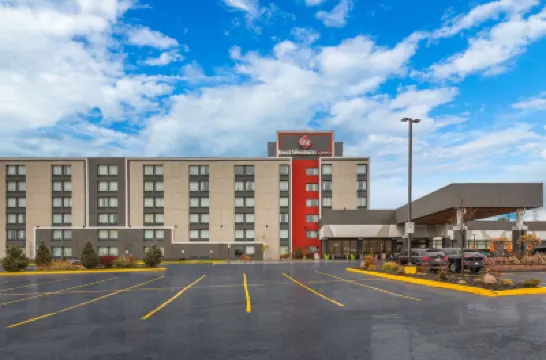 Best Western Plus Toronto North York Hotel & Suites โรงแรมใกล้สนามกีฬา Aviva Centre