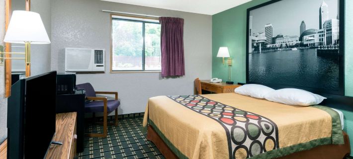 Super 8 by Wyndham Twinsburg/Cleveland Area Hotels in Summit County
