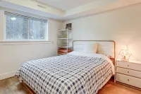 Walk to Beach and Lake Access Cozy Redmond Apt!