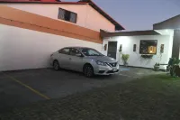 Berlor Airport Inn - parking