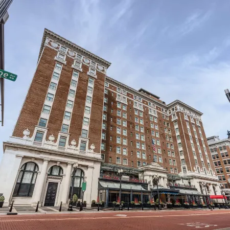 Amway Grand Plaza, Curio Collection by Hilton