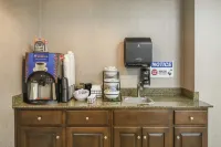 Best Western Plus Brunswick Inn  Suites - breakfast