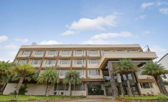 Green Embassy Hotel - Housity