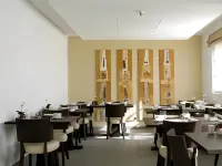 Hotel Alzinn Hotels in Реміх