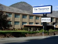 ザ トンプソン ホテル カムループス・ライブラリー, トンプソン＝ニコラ・リージョナル図書館周辺のホテル