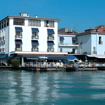 Hotel Flaminia Hotels near Old City