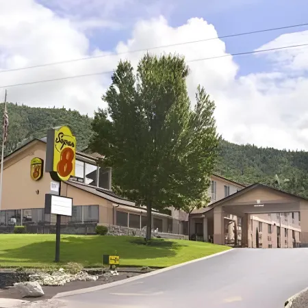 Super 8 by Wyndham Grants Pass