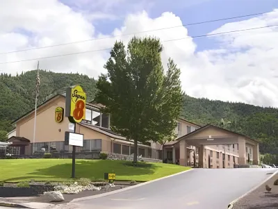 Super 8 by Wyndham Grants Pass Отели рядом с достопримечательностью «Парк Риверсайд»