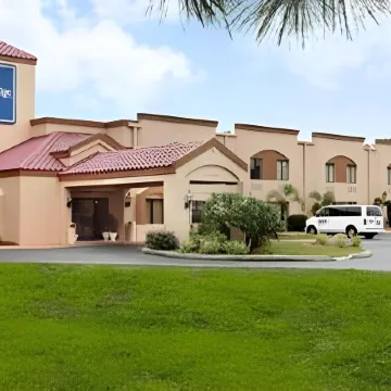 Travelodge by Wyndham Fort Myers Airport