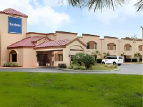 Travelodge by Wyndham Fort Myers Airport