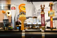 Holiday Inn & Suites CALGARY SOUTH - CONFERENCE CTR by IHG - bar
