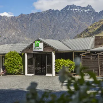 Holiday Inn QUEENSTOWN FRANKTON ROAD by IHG Отели рядом с достопримечательностью «Пивоварня Altitude Brewing»