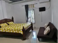 Ri5 Home Hotel dekat Grand Aciak Mart