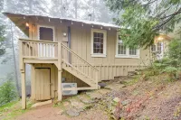 8 Mi to Yosemite National Park: Cabin w/ Fire Pit