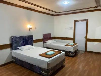 RedDoorz @ Hotel Ermashita Jayapura Hotels near Taman Calvaria Angkasa
