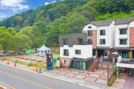 Namwon Daon Pension Отели рядом с достопримечательностью «Silsangsa Temple»