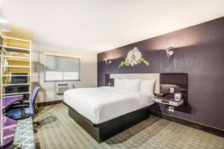 Clarion Pointe Tallahassee-State Capitol Отели в г. Таллахасси