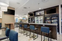 Best Western Plus Sawridge Suites - bar