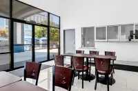 SureStay Hotel by Best Western Buena Park Anaheim - 朝食