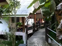 Subtawee Resort Hotels near Cheow Lan Lake