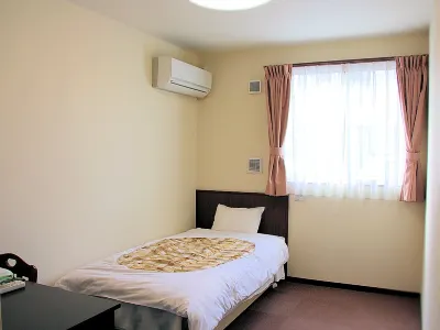 Business Hotel Sanei Okinouchi Hotels near 鵜ノ尾岬 夕陽の広場