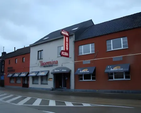 ホテル タオルミーナ ブリュッセル エアポート ザヴェンテムのホテル