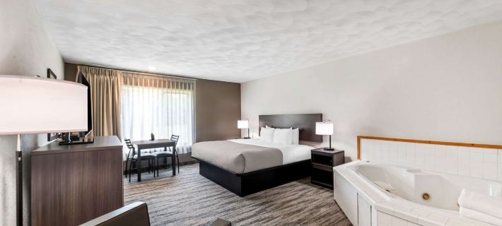 Quality Inn & Suites Munising Hotels in Alger County